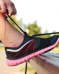 tying shoe