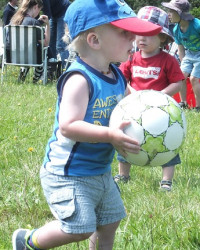 throwing and catching for under 5s image