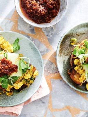 tofu scramble with shredded cabbage and chilli sambal 142255 2